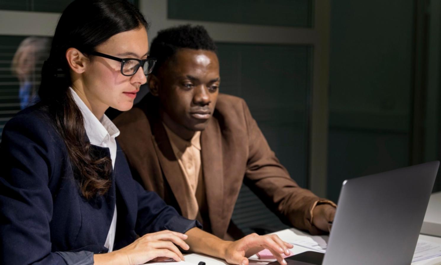 Análisis de presupuestos mensuales con calendario fiscal